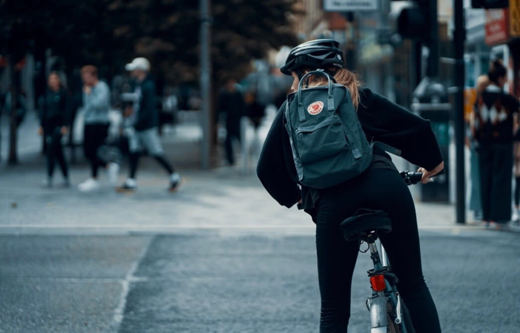 Photo: Commuter on bike (Source: Unsplash) Sustainable alternatives with Treeapp